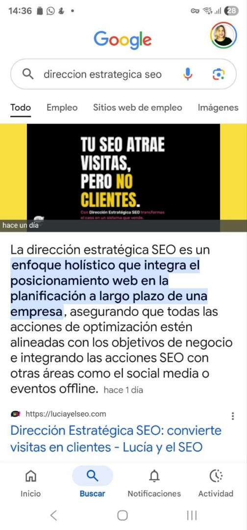 Captura de Google mostrando el resultado destacado de Lucía y el SEO para la búsqueda “dirección estratégica SEO”, con snippet que define la dirección estratégica SEO como un enfoque holístico para la planificación a largo plazo de una empresa.